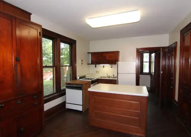 Property at 210 N Gilbert St, Iowa City, IA, 52245, 3 beds, 1 bath, [object Object]