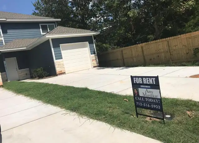 Property at 910 Shady Ln Unit B, Conroe, TX, 77301, 3 beds, 2.5 baths, [object Object]