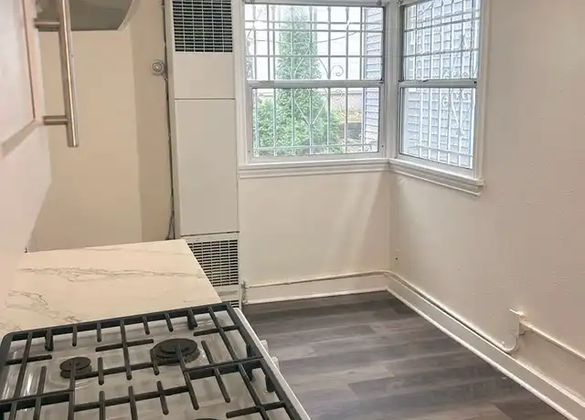 Property at 1832 14th Ave Unit 2, Seattle, WA, 98122, 1 bed, 1 bath, [object Object]