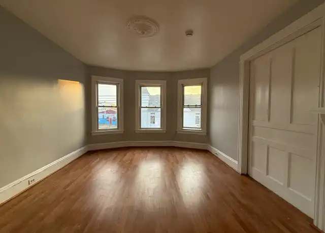 Property at 642 William St Unit 2, Bridgeport, CT, 06608, 3 beds, 1 bath, [object Object]