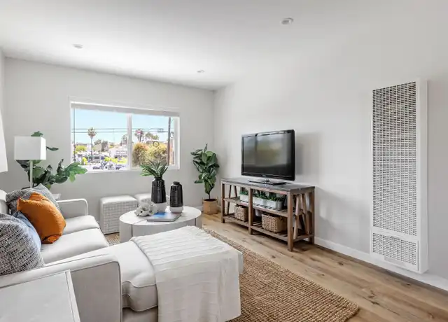 Property at 2119 Mathews Ave Unit C, Redondo Beach, CA, 90278, 2 beds, 1 bath, [object Object]