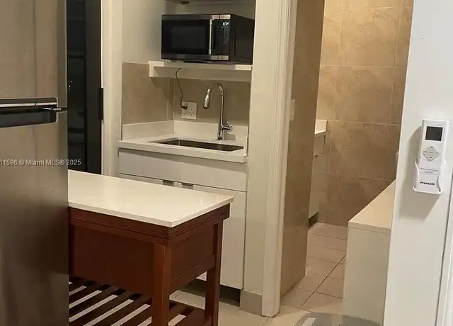 Property at 924 NE 5th St, Hallandale Beach, FL, 33009, 0 beds, 1 bath, [object Object]