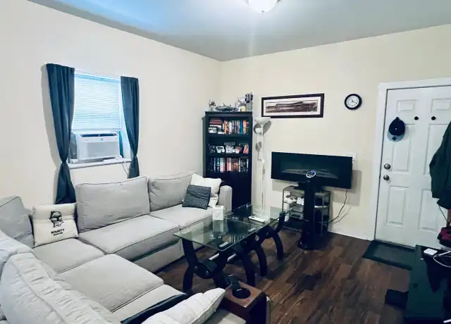 Property at 1757 W 38th St Unit 1M, Chicago, IL, 60609, 2 beds, 1 bath, [object Object]