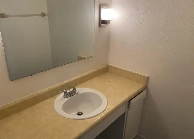 Property at 1320 Idalia Ct Unit 202, Aurora, CO, 80011, 1 bed, 1 bath, [object Object]