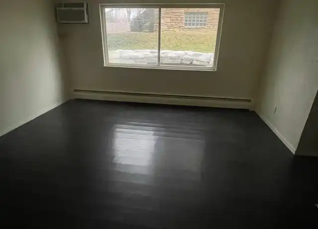 Property at 2560 Harrison Ave Unit 3, Cincinnati, OH, 45211, 1 bed, 1 bath, [object Object]