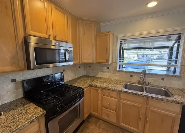 Property at 21111 Winterset Dr, Santa Clarita, CA, 91350, 3 beds, 2 baths, [object Object]