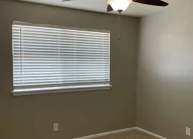 Property at 1010 Kennedy Ave Unit 1200-10, Edmond, OK, 73034, 2 beds, 1 bath, [object Object]