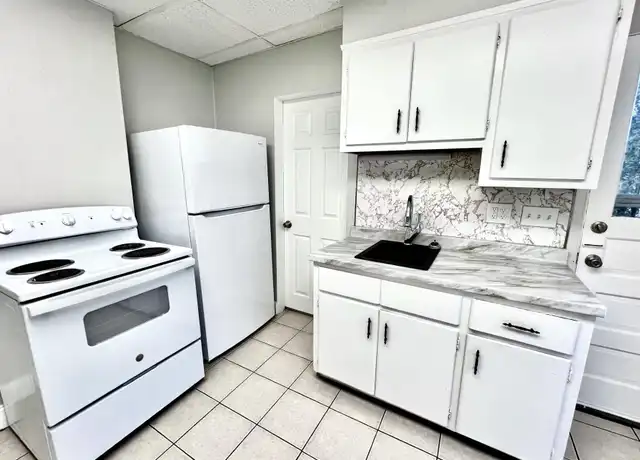 Property at 804 Ash St, Scranton, PA, 18510, 1 bed, 1 bath, [object Object]