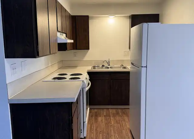 Property at 459 Hewitt Ave, Roseburg, OR, 97470, 2 beds, 1.5 baths, [object Object]