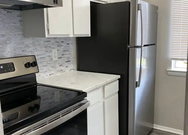 Property at 300 Indianhead Dr Unit 18, Sherwood, AR, 72120, 1 bed, 1 bath, [object Object]