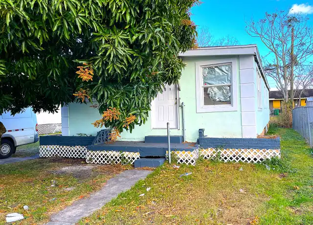 Property at 821 Rickey Jackson Blvd, Pahokee, FL, 33476, 5 beds, 2 baths, [object Object]