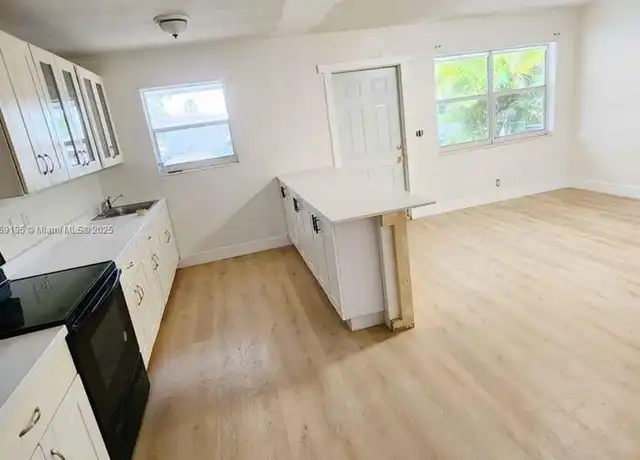 Property at 920 SW 29th St Unit A-B, Fort Lauderdale, FL, 33315, 1 bed, 1 bath, [object Object]