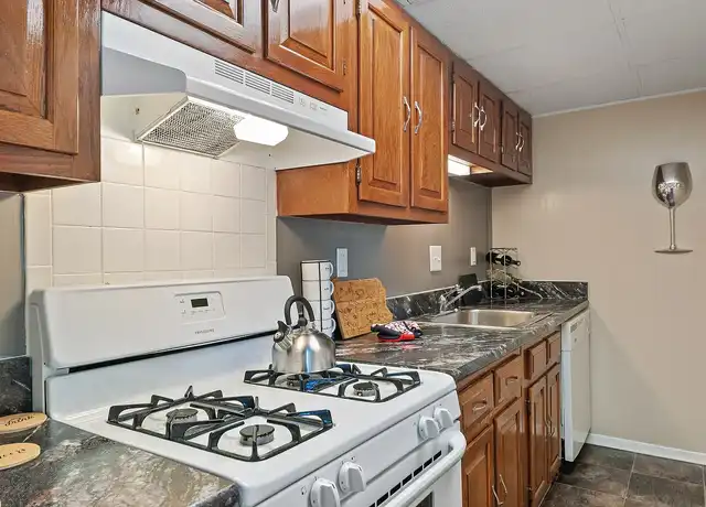 Property at Oxford Manor Apartments and Townhomes - 5349 Oxford Cir, Mechanicsburg, PA, 17055, 2 beds, 1 bath, [object Object]