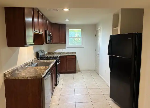 Property at 1372 Warrenton Rd Unit B, Fredericksburg, VA, 22406, 2 beds, 1 bath, [object Object]