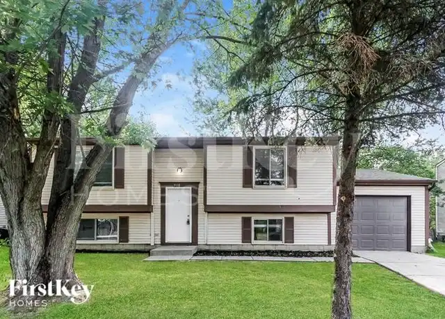Property at 910 Woodlark Dr, Indianapolis, IN, 46229, 4 beds, 2 baths, [object Object]