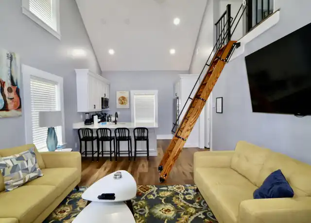 Property at 2120 Escambia Ave, Pensacola, FL, 32503, 1 bed, 1 bath, [object Object]