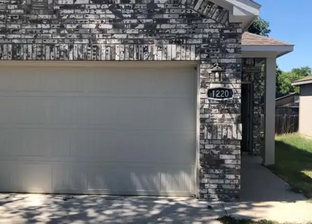 Property at 1220 Jones St, Greenville, TX, 75401, 3 beds, 2 baths, [object Object]