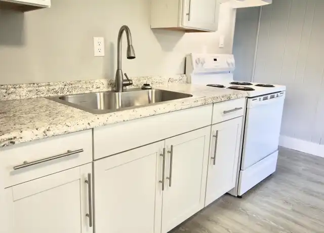 Property at 2902 Elmore Rd SW Unit 4, Huntsville, AL, 35805, 1 bed, 1 bath, [object Object]
