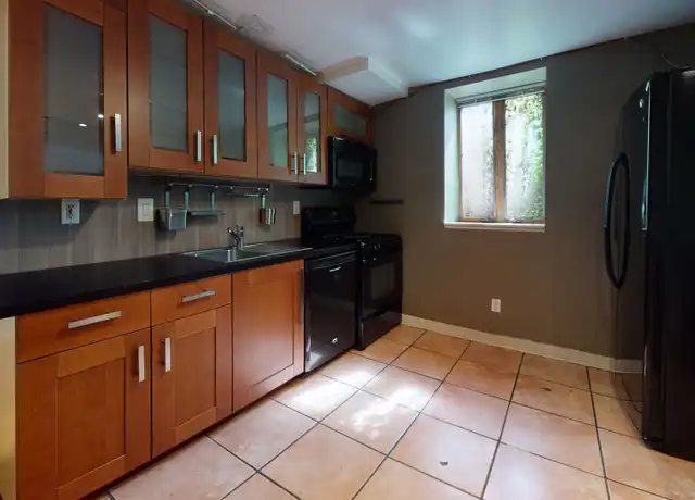 Property at 1409 5th St SE Unit 6, Minneapolis, MN, 55414, 3 beds, 1 bath, [object Object]