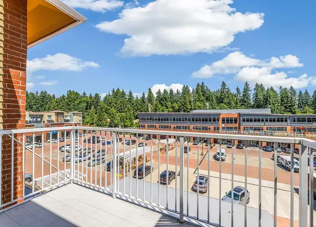 Photo of 595 156th Ave SE, Bellevue, WA 98007