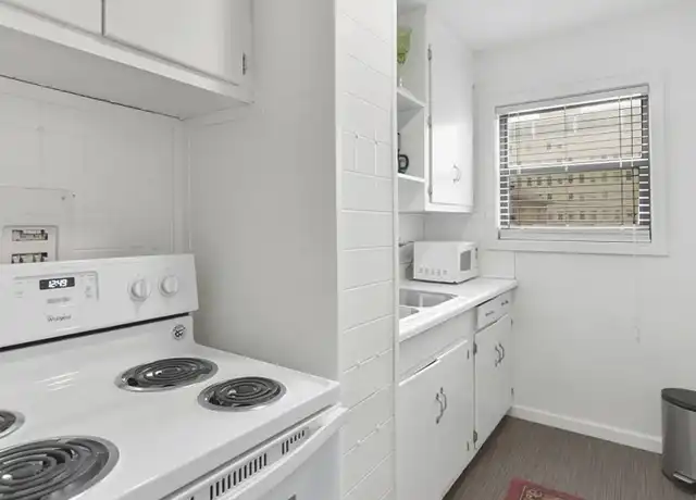 Property at Cornell Arms - 1230 Pendleton St, Columbia, SC, 29201, 1-2 bed, 1 bath, [object Object]