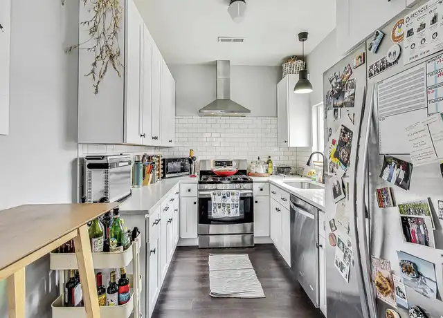 Property at 1523 W Augusta Blvd Unit 3, Chicago, IL, 60642, 2 beds, 1 bath, [object Object]