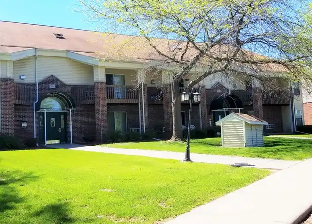 Property at Pine Ridge Apartments - 5321 Westport Rd, Madison, WI, 53704, 1-2 bed, 1-2 bath, [object Object]