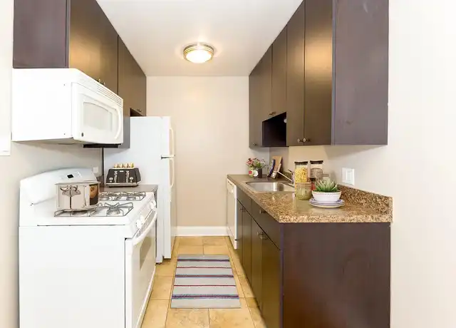 Property at 660 W. Barry - 660 W Barry Ave, Chicago, IL, 60657, 0-1 beds, 1 bath, [object Object]