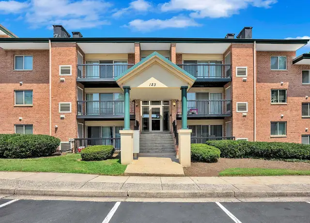 Photo of 101 N Ripley St, Alexandria, VA 22304