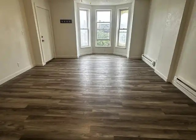 Property at 1571 Bluff St Unit 4, Dubuque, IA, 52001, 2 beds, 1 bath, [object Object]
