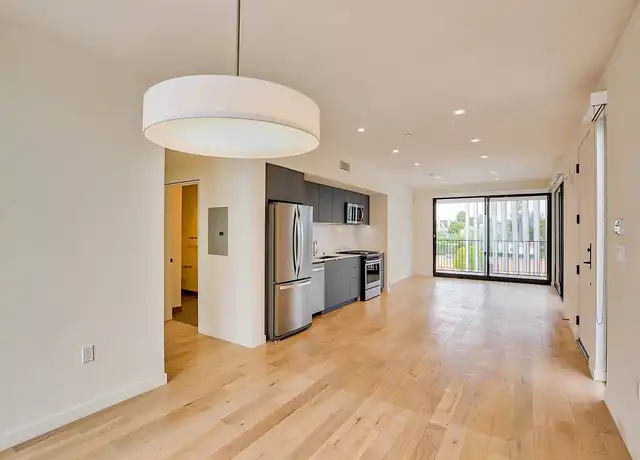 Property at 810 Ashland Ave, Santa Monica, CA, 90405, 2 beds, 2 baths, [object Object]