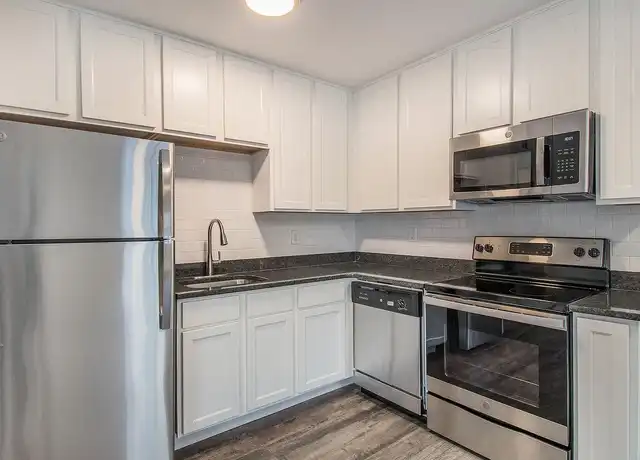 Property at Greendale Apartments - 3095 Greendale Rd, Vestavia Hills, AL, 35243, 2 beds, 2 baths, [object Object]