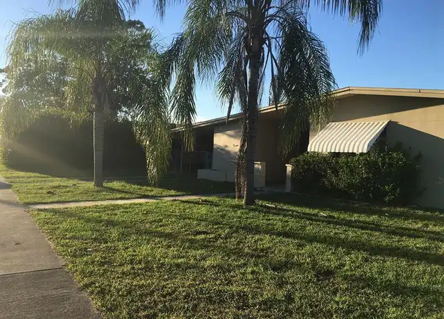 Property at 121 SE Bonita Ct, Port Saint Lucie, FL, 34983, 3 beds, 2 baths, [object Object]