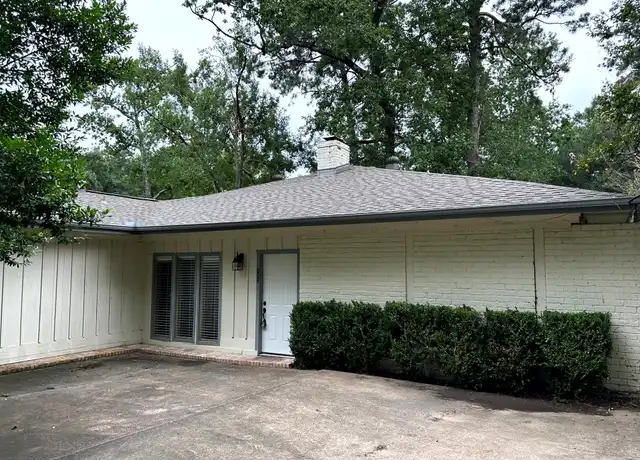 Property at 132 La Quinta Dr, Conroe, TX, 77304, 4 beds, 2 baths, [object Object]