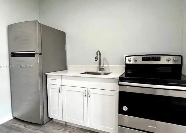 Property at 808 NW 7th Ter Unit 4, Hallandale Beach, FL, 33009, 2 beds, 1 bath, [object Object]