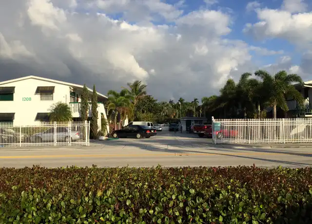 Property at 1212 S Federal Hwy, Lake Worth, FL, 33460, 2 beds, 1 bath, [object Object]