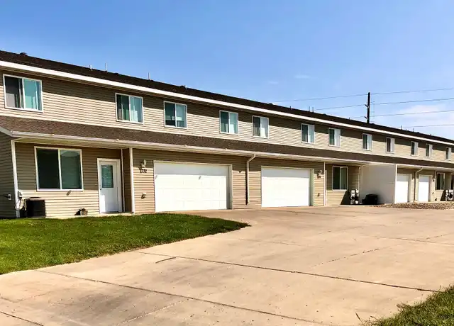 Property at 1732 35th Ave SE, Minot, ND, 58701, 3 beds, 2.5 baths, [object Object]