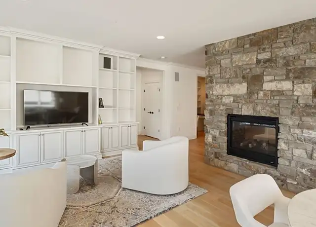 Property at 875 Lake St N #310, Wayzata, MN, 55391, 2 beds, 2.5 baths, [object Object]