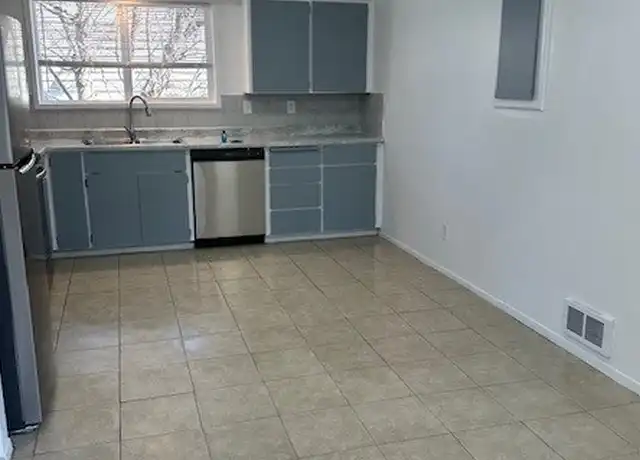 Property at 1921 W Dean Ave Unit 1, Spokane, WA, 99201, 2 beds, 1 bath, [object Object]