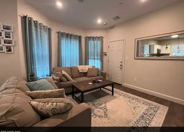 Property at 10 Elliott Pl Unit 3R, Peabody, MA, 01960, 2 beds, 1 bath, [object Object]
