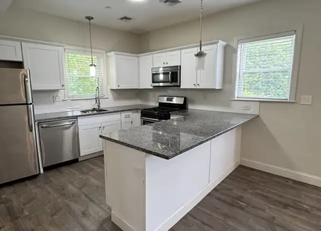 Property at 10 Elliott Pl Unit 3R, Peabody, MA, 01960, 2 beds, 1 bath, [object Object]