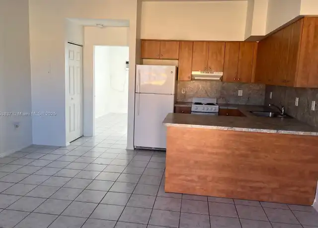 Property at 65 W 4th St Unit 203, Hialeah, FL, 33010, 1 bed, 1 bath, [object Object]