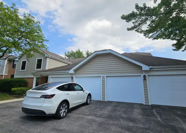 Property at 299 Pembridge Ln Unit D2, Schaumburg, IL, 60193, 2 beds, 2 baths, [object Object]