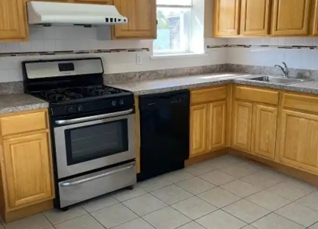 Property at 75 Pine St Unit 3R, Montclair, NJ, 07042, 2 beds, 1 bath, [object Object]