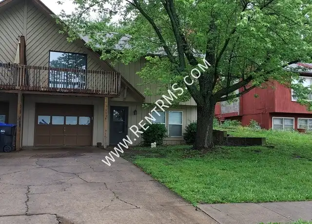 Property at 3539 SW Eveningside Dr, Topeka, KS, 66614, 3 beds, 2 baths, [object Object]