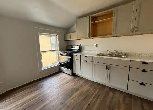 Property at 808 W Walnut St Unit 2, Kalamazoo, MI, 49007, 3 beds, 1 bath, [object Object]