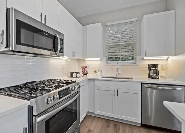 Property at Magnolia Heights - 3720 Wendwood Ln, Charlotte, NC, 28211, 1 bed, 1 bath, [object Object]
