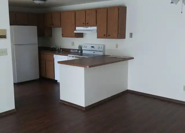 Property at 2833 University Ave Unit 10, Green Bay, WI, 54311, 2 beds, 1 bath, [object Object]
