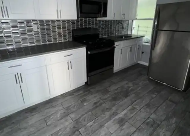 Property at 1220 Pembroke St Unit 3L, Bridgeport, CT, 06608, 3 beds, 1 bath, [object Object]