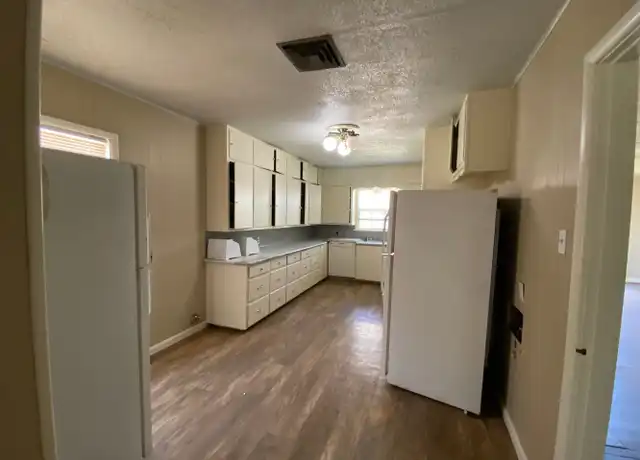 Property at 1611 28th St Unit A, Lubbock, TX, 79411, 4 beds, 2 baths, [object Object]